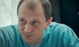 Популярного актера российских сериалов нашли мертвым за рулем автомобиля на дороге