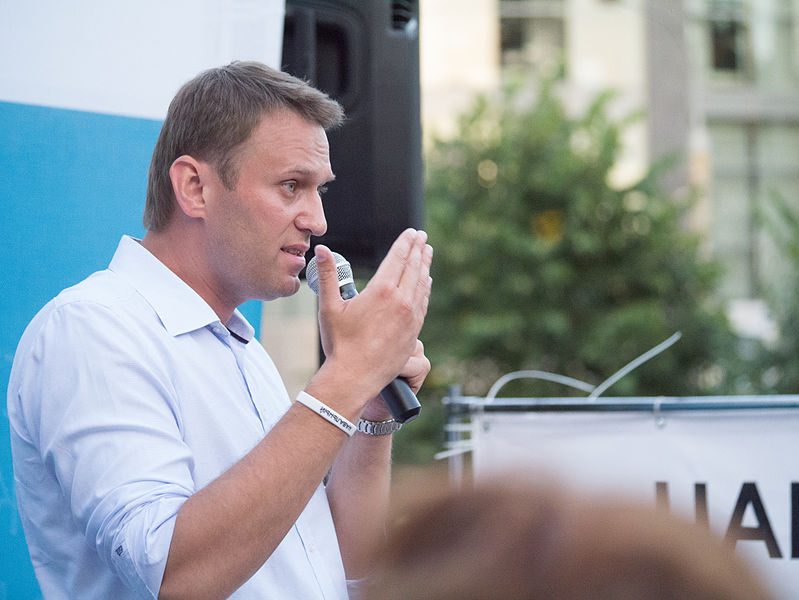 «Прижал Навального к стенке»: судить блогера по иску Пригожина будут в феврале 