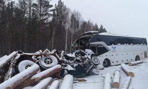 Машины всмятку: в страшном ДТП в Иркутской области погибли пять человек