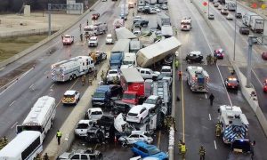 Раздавленные машины, шесть погибших, полсотни раненых и спасенная собака: страшное ДТП со 133 автомобилями в США