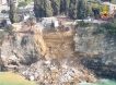 На видео попало, как оползень смыл в море сотни гробов с итальянского кладбища