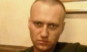 «Как всегда, берет на понт»: Навальный объявил голодовку в колонии, требуя врача