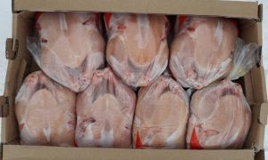 Российские производители заморозили отпускные цены на мясо кур в ущерб дешевой колбасе