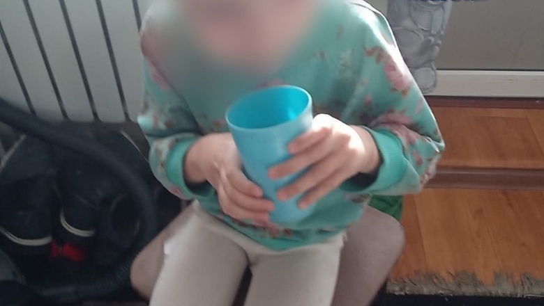 От голода жевала одеяло: в Ростовской области мать связывала девочку колготками и не давала еды 