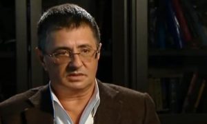 Мясников назвал признаки рака, проявляющиеся при еде