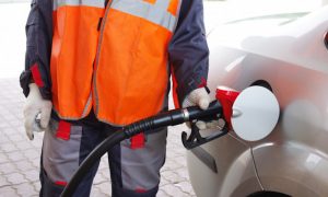 Цены на бензин шокировали россиян новым скачком