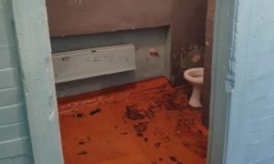 «Понятно, почему Обама гадит в подъездах»: конкурс на самый убитый школьный туалет шокировал россиян