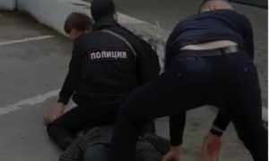 В Таганроге мужчина угрожал девочке ножом и не выпускал пассажиров из маршрутки
