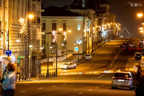 Военными флагами Японии украсили улицы Владивостока ко Дню Победы