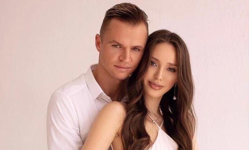 Дмитрий Тарасов и Анастасия Костенко раскрыли пол третьего ребенка 
