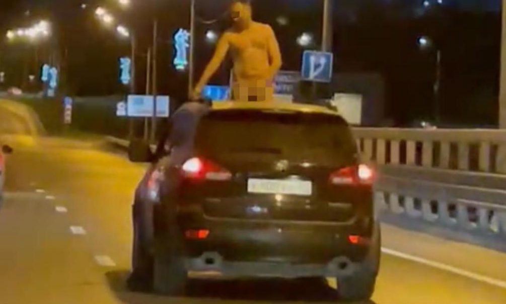 В Волгограде поймали мужчину, который мастурбировал, высунувшись в люк мчащейся по мосту машины 