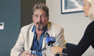 Создатель McAfee погиб в тюрьме. Он предупреждал, что власти США хотят его «устранить»