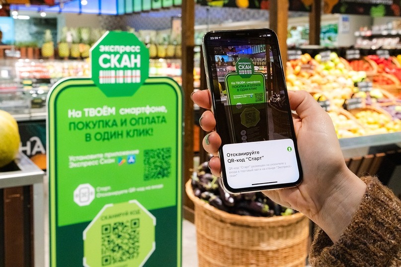 "Буханку хлеба не купишь": москвичей напугали QR-коды на входе в "Пятерочку"