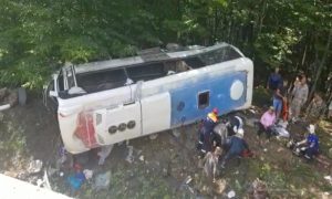 На Кубани автобус вылетел в кювет: 2 человека погибли, 20 ранены