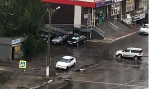 В Саранске скорая оставила труп лежать в луже в центре города