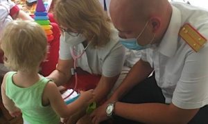 Двухлетнего волгоградца медсестры заперли в палате и оставили играть с фекалиями