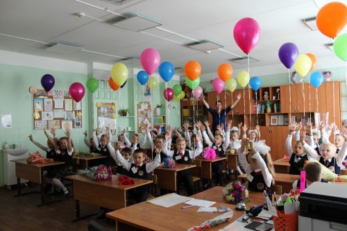 В «путинскую десятку»: сколько стоит собрать ребенка в школу и можно ли уложиться на пособие правительства