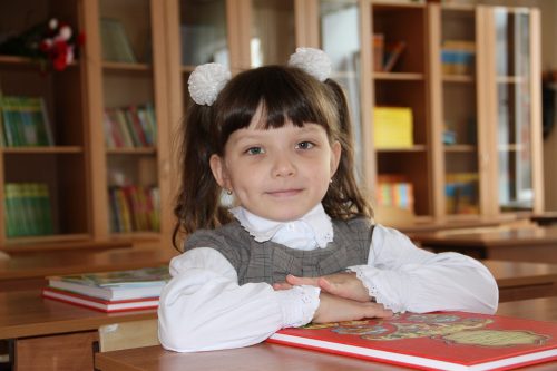 В «путинскую десятку»: сколько стоит собрать ребенка в школу и можно ли уложиться на пособие правительства