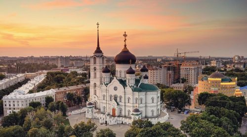 В «путинскую десятку»: сколько стоит собрать ребенка в школу и можно ли уложиться на пособие правительства