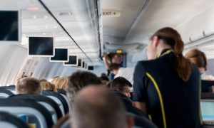 Стюардессы рассказали о самых раздражающих просьбах пассажиров