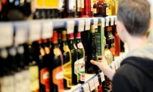 В каких регионах России запретили продавать алкоголь 1 сентября