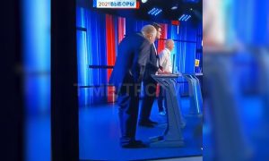 Жириновский едва не остался без штанов во время теледебатов