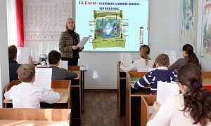 Над зарплатой российских учителей проведут эксперимент