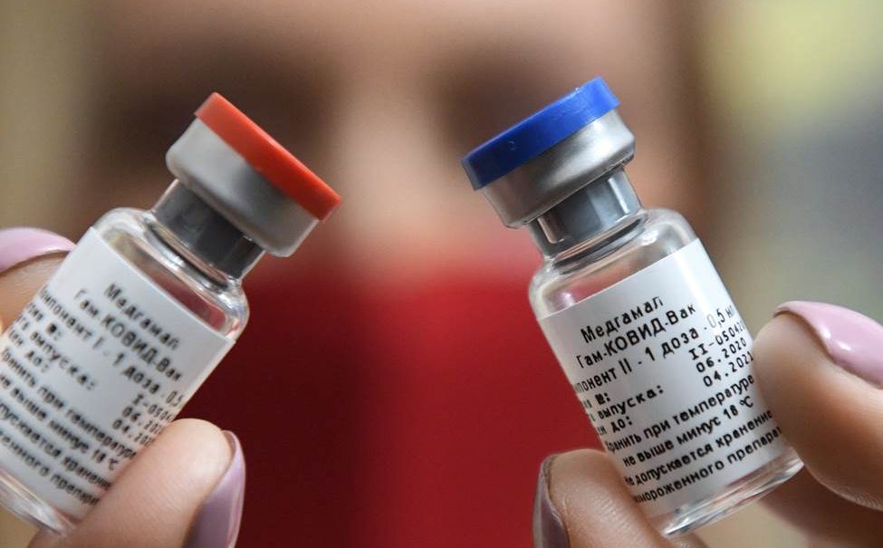 Вакцина красная. Нехватка вакцин для животных. Вакцина красные капельки.