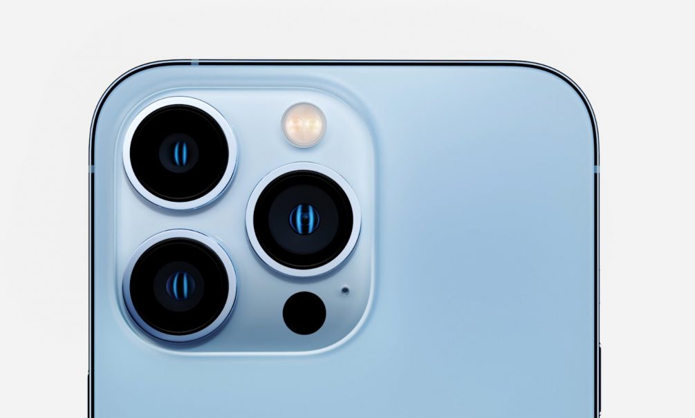 Apple представила новый iPhone Pro с тремя камерами и в четырех цветах