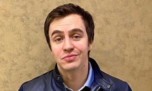 После скандала и хейта: Иван Абрамов продолжает отпускать сексистские шутки про жену