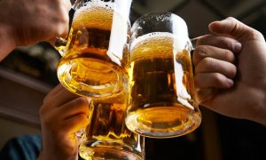 Главный нарколог Москвы назвал пиво самым опасным напитком для мужчин. Правда ли это?