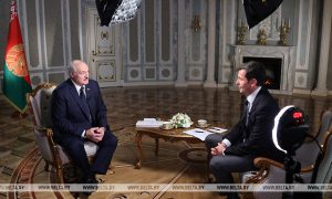 «Мы с Путиным достаточно умны»: Лукашенко назвал глупостью разговоры о вхождении Белоруссии в состав России