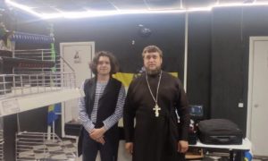 Аниме-магазин освятил православный священник в Воронежской области