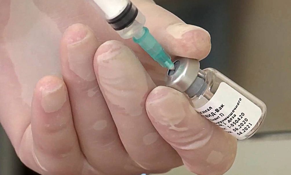 Туроператоры начали отправлять россиян в «вакцинные туры» 