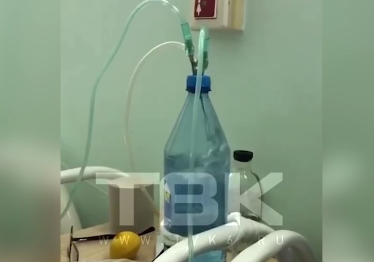 В красноярской больнице пациентам с COVID кислород подают через бутылки из-под минералки 