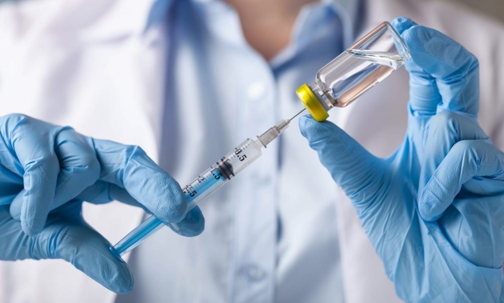 2 в 1: в России готовятся к испытанию единой вакцины от коронавируса и гриппа 