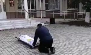 На Кубани мужчина занёс труп жены в здание городской администрации в знак протеста