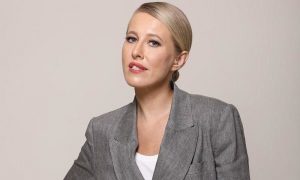 «Говорю как ехать и где тормозить»: Ксения Собчак еще до громкого ДТП рассказывала, что всегда контролирует своего водителя