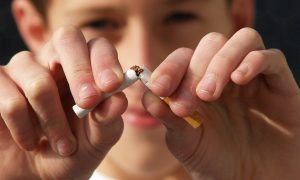 «Снова распилят бюджет»: эксперт раскритиковал идею тестировать школьников на курение