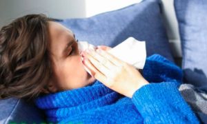 Терапевт предупредила россиян о самых опасных методах самолечения при простуде