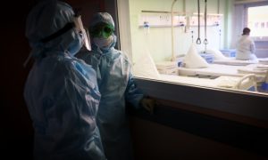 С начала года в России умерли почти 300 тысяч человек с коронавирусом