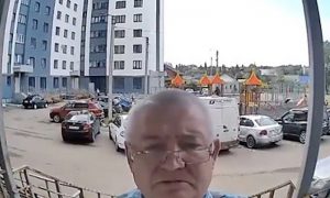 Уфимец вступил в схватку с умным домофоном и стал звездой Сети