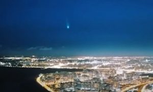 Пришелец из космоса: яркая вспышка в небе напугала жителей Петербурга