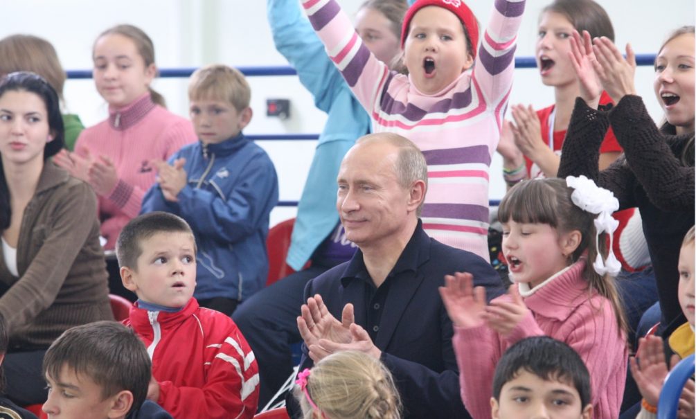 Встреча Владимира Путина с девочкой из Дагестана растрогала россиян 