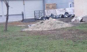 Ядовитый запах и гора чёрных пакетов: в Таганроге «трупы валяются кучей прямо на улице»
