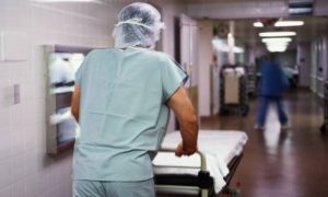 Жестокой шуткой довел до смерти пациента врач-хирург в больнице Барнаула