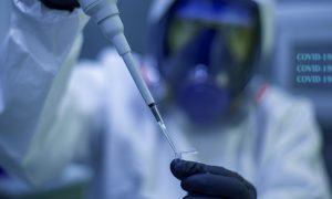 Южноафриканский «омикрон» — что известно о новом штамме коронавируса