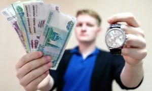 «Еще туже затянуть пояса»: россияне не дождутся повышения зарплаты к Новому году