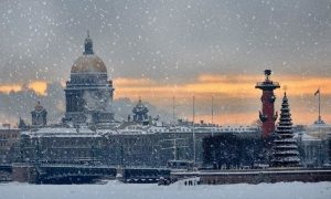 Петербург «утонул» в снегу на фоне обещаний Смольного очистить центр