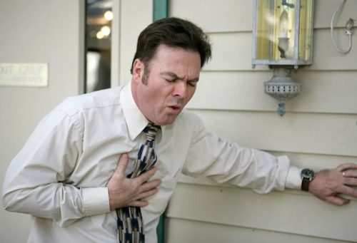 Британские медики назвали неочевидные признаки сердечного приступа